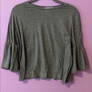 Gray, puffy sleeve top